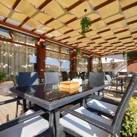 Paradise Hotel 3*